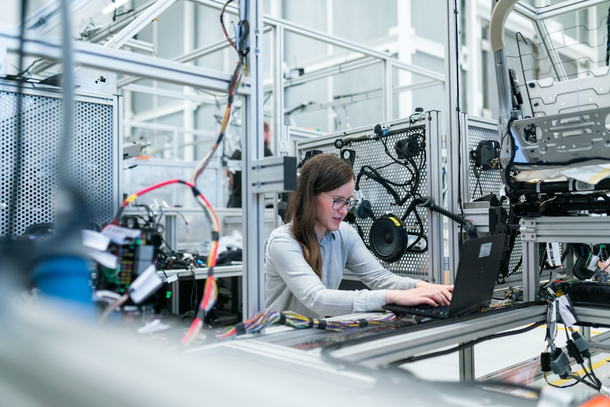 Microneedling cartridge manufacturing in a cleanroom facility